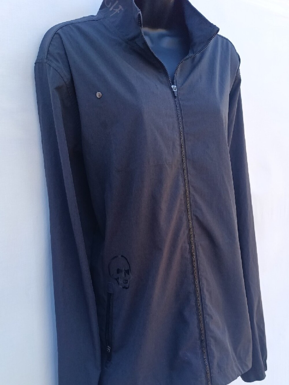 Vuori Men's Dark Navy Full-Zip Lightweight Jacket, Bold Text On Back Collar